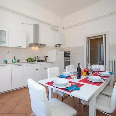 Residenza Gardenia - Lake View Balcony Apartment In Luino Center - Happy Rentals Luino