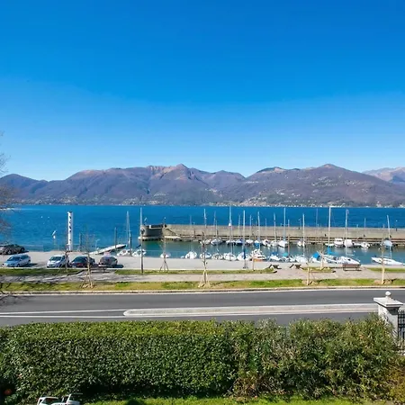Residenza Gardenia - Lake View Balcony Apartment In Luino Center - Happy Rentals