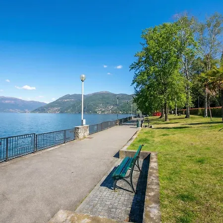 Residenza Gardenia - Lake View Balcony Apartment In Luino Center - Happy Rentals